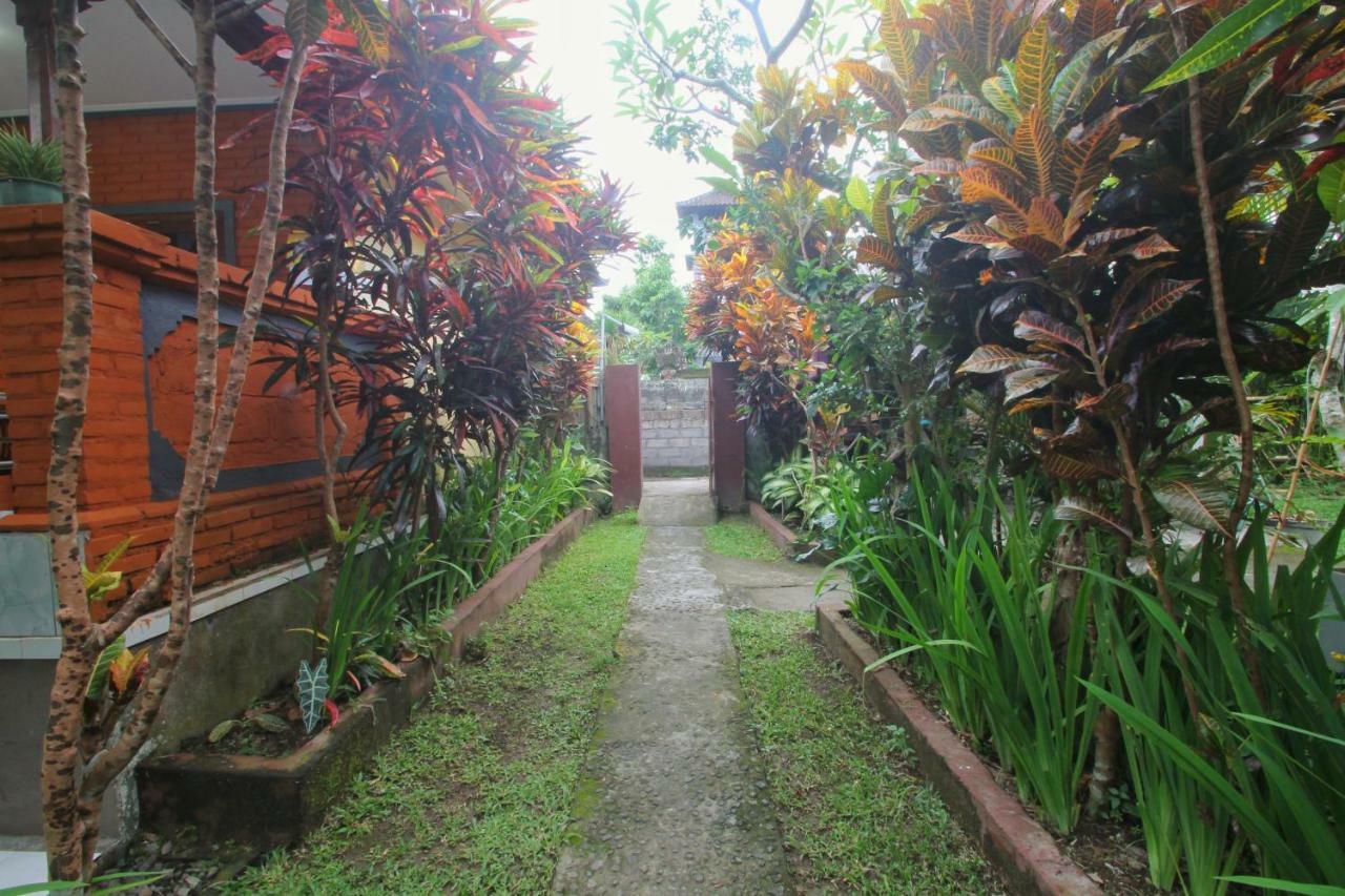 Monka House Hotel Ubud  Exterior photo